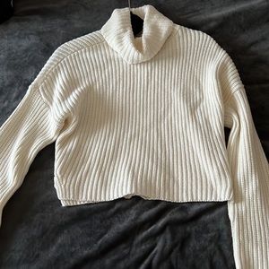CREAM TURTLENECK SWEATER